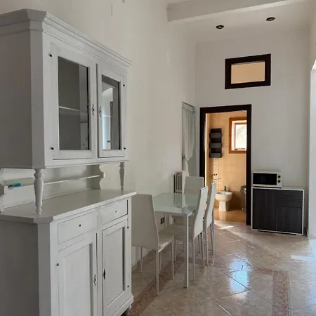Modern 1st Floor With Balcony - Casa Berto 特里尼塔波利